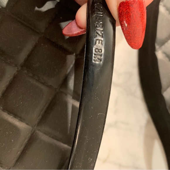 ❤️TORY BURCH❤️GORGEOUS QUILTED SANDALS. - Picture 3 of 4